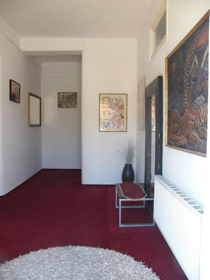 Y Panzió Acomodação com café da manhã Balatonlelle Exterior foto