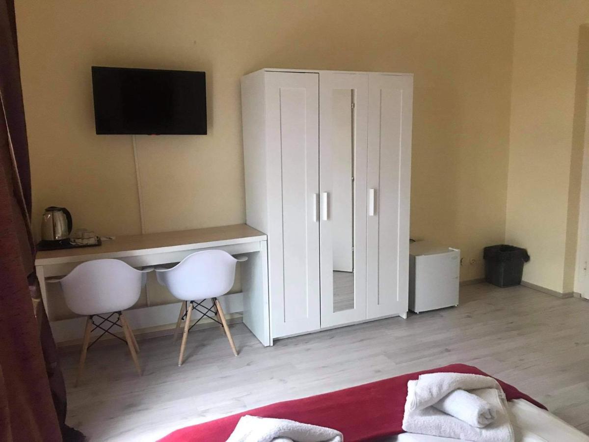 Y Panzió Acomodação com café da manhã Balatonlelle Exterior foto