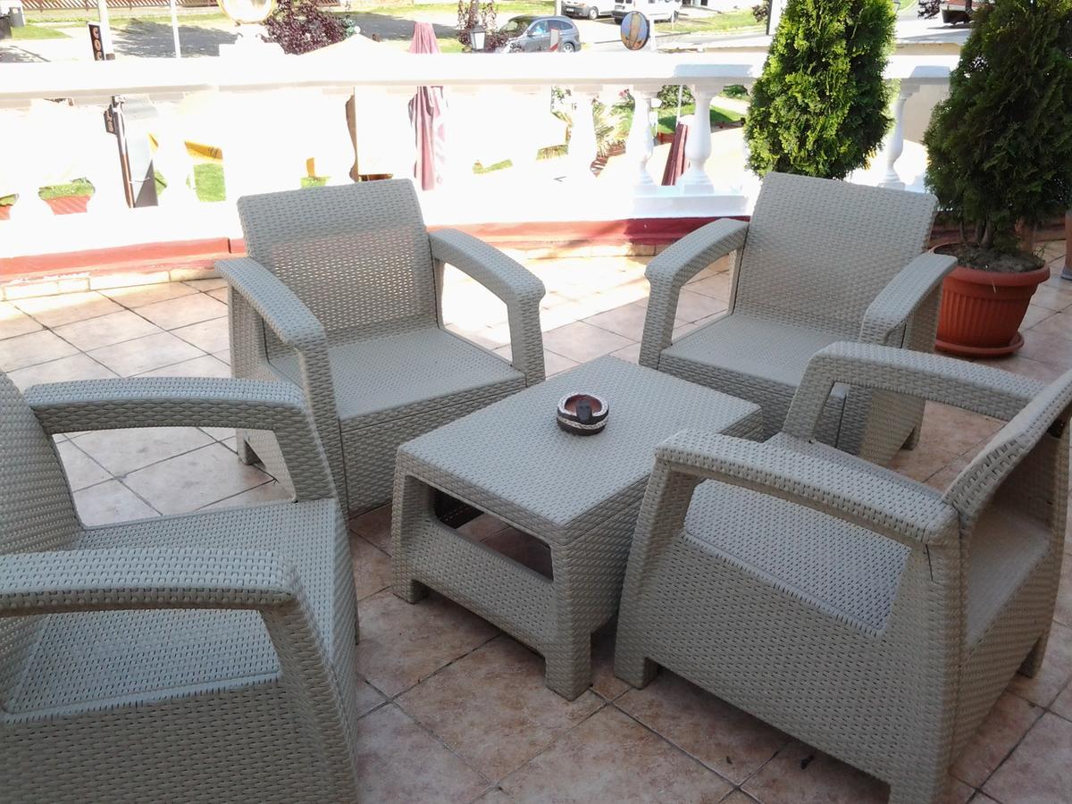 Y Panzió Acomodação com café da manhã Balatonlelle Exterior foto